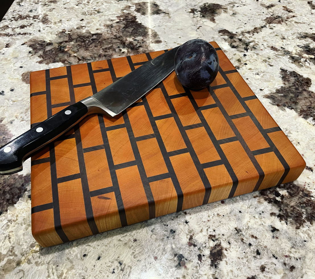 Brick Pattern Cutting Board – Walnut and Maple – Rockford Woodcrafts