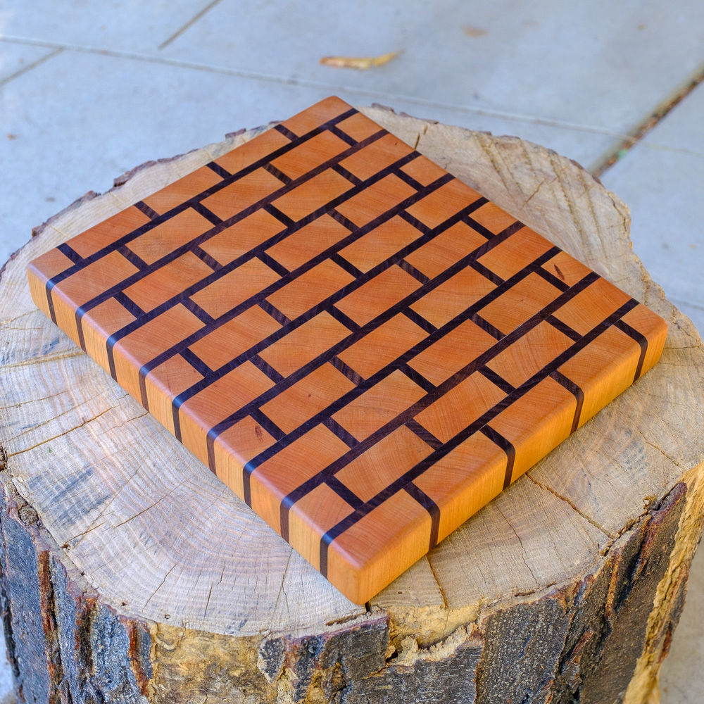 Brick Pattern Cutting Board – Walnut and Maple – Rockford Woodcrafts